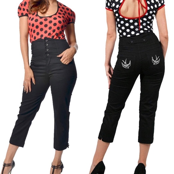 high waisted black capri pants